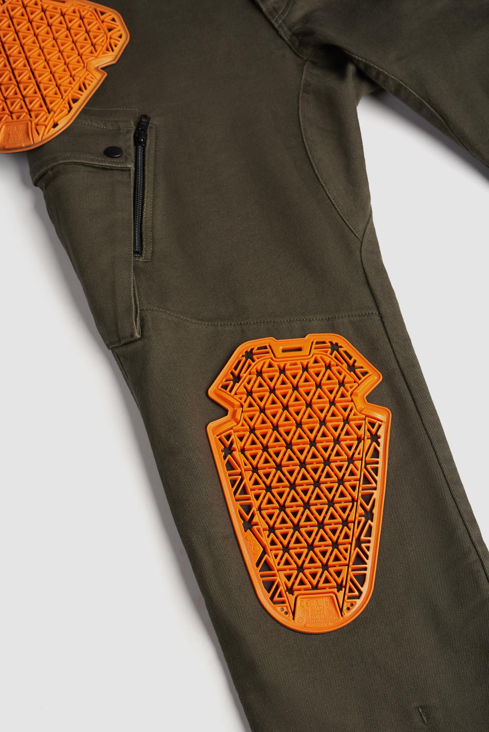 Armor knee